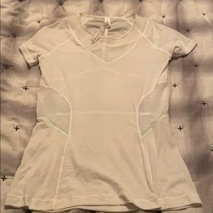 Lululemon light weight short sleeve top size 4